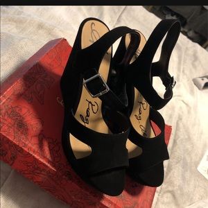 American Rag black wedges New